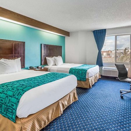 Howard Johnson By Wyndham Vancouver Hotel & Suites المظهر الخارجي الصورة