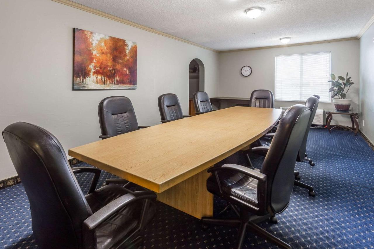 Howard Johnson By Wyndham Vancouver Hotel & Suites المظهر الخارجي الصورة