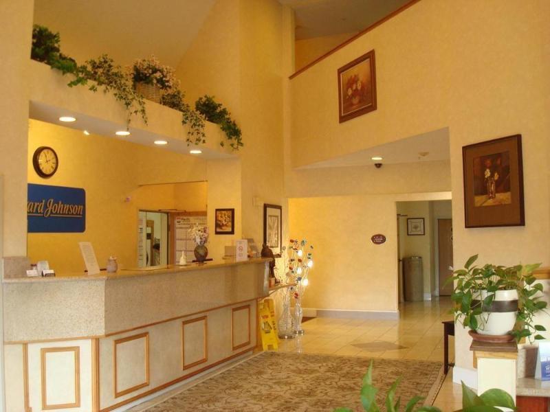 Howard Johnson By Wyndham Vancouver Hotel & Suites المظهر الخارجي الصورة