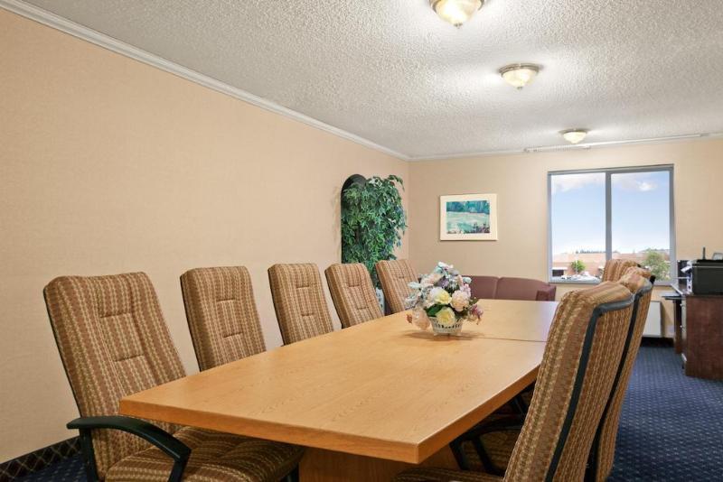 Howard Johnson By Wyndham Vancouver Hotel & Suites المظهر الخارجي الصورة
