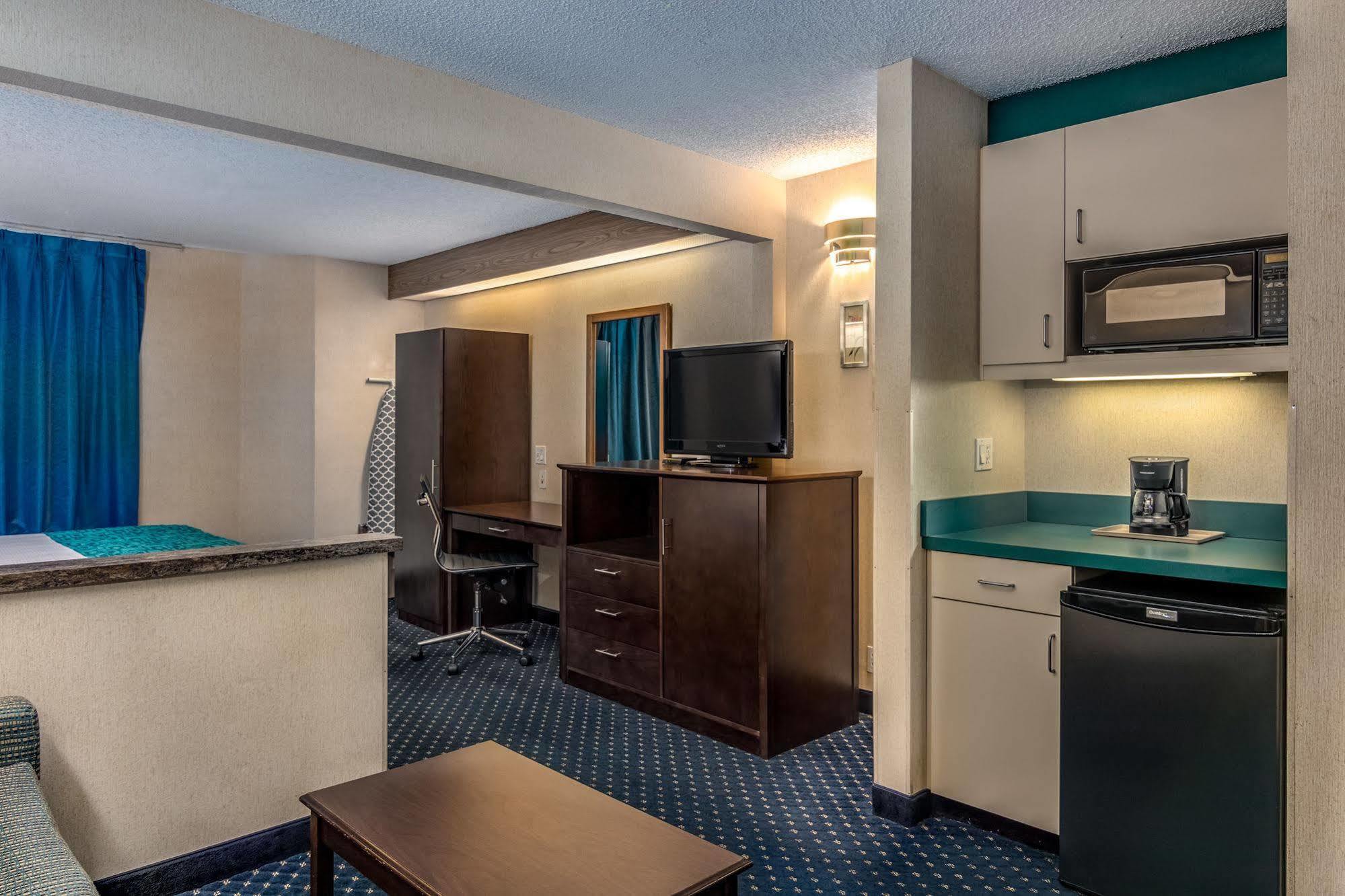 Howard Johnson By Wyndham Vancouver Hotel & Suites المظهر الخارجي الصورة